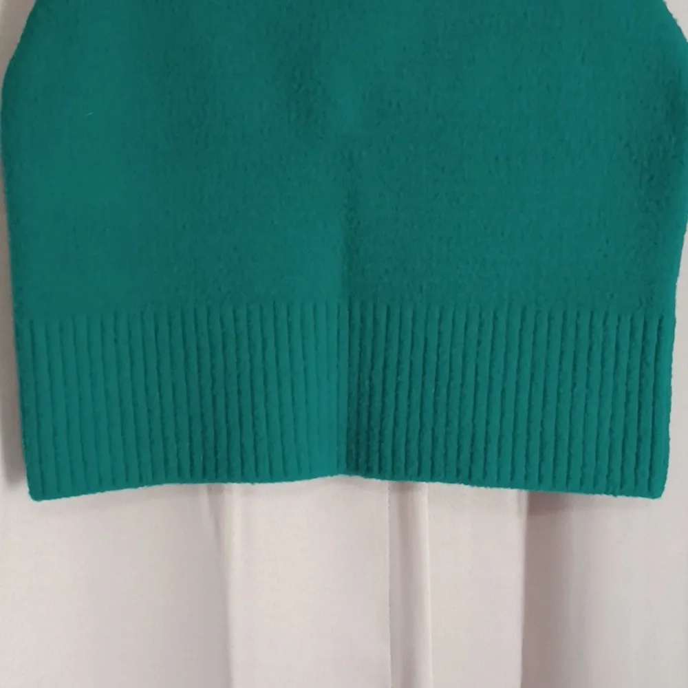 A New Day Fuzzy Sweater Tank Cropped Scoop Neck Rich Green